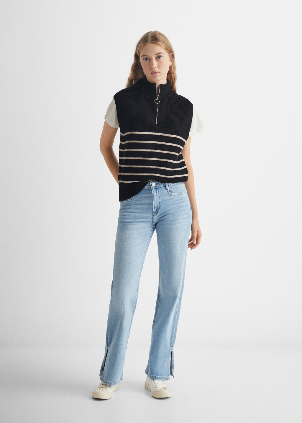 Striped knitted gilet - General plane