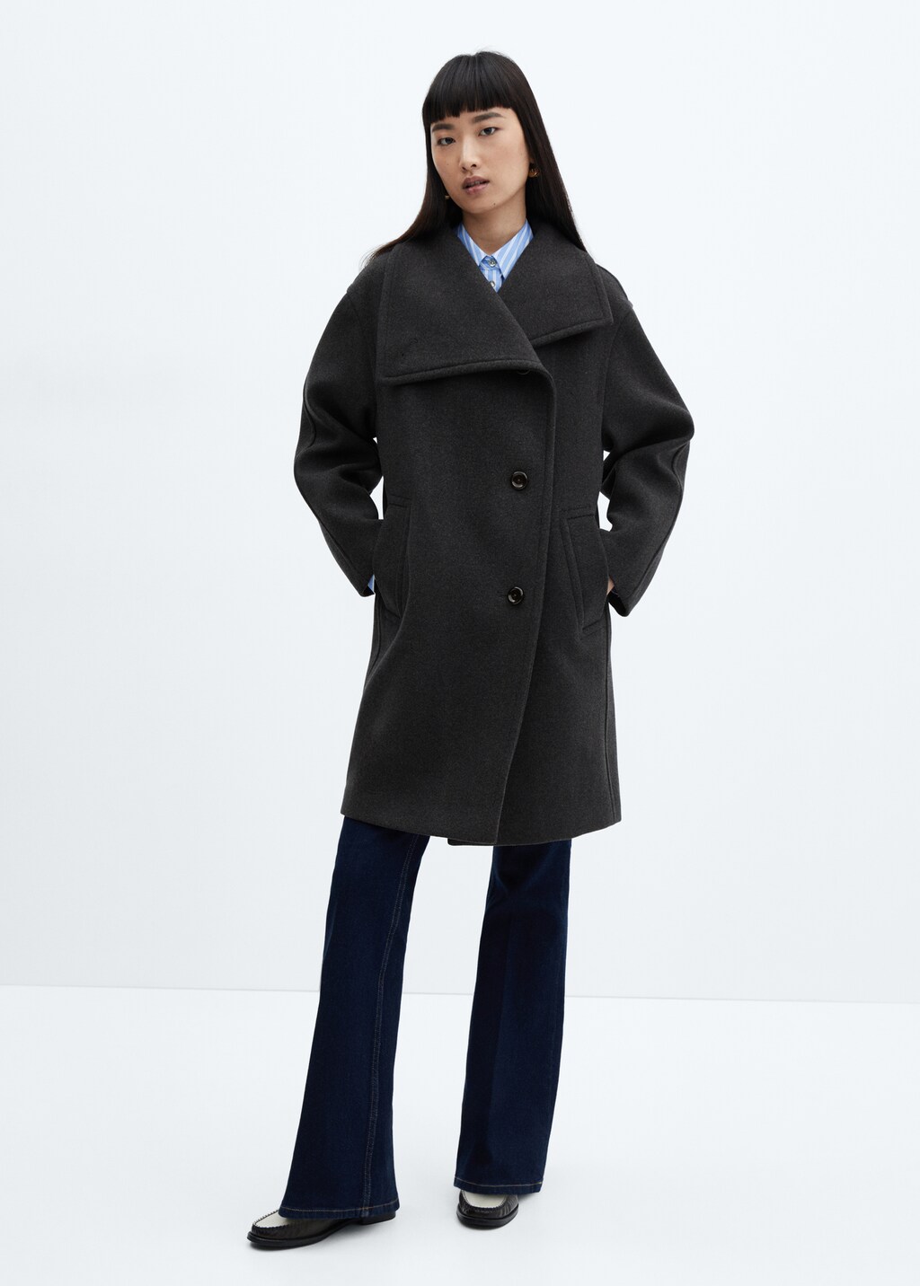 Wide lapel wool-blend coat - General plane