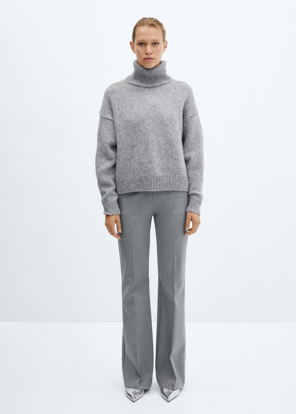 Turtleneck knitted sweater - General plane