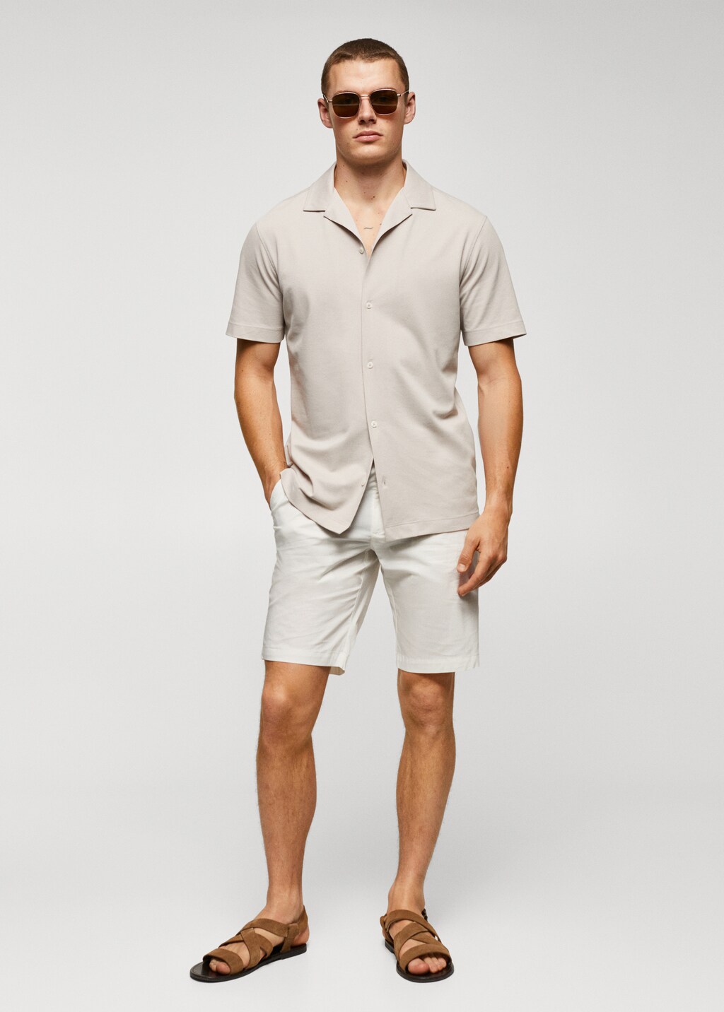 Cotton pleated Bermuda shorts - General plane