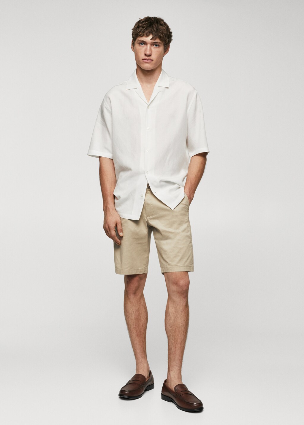 Slim-Fit-Bermudashorts im Chino-Stil aus Baumwolle - Allgemeine Ansicht