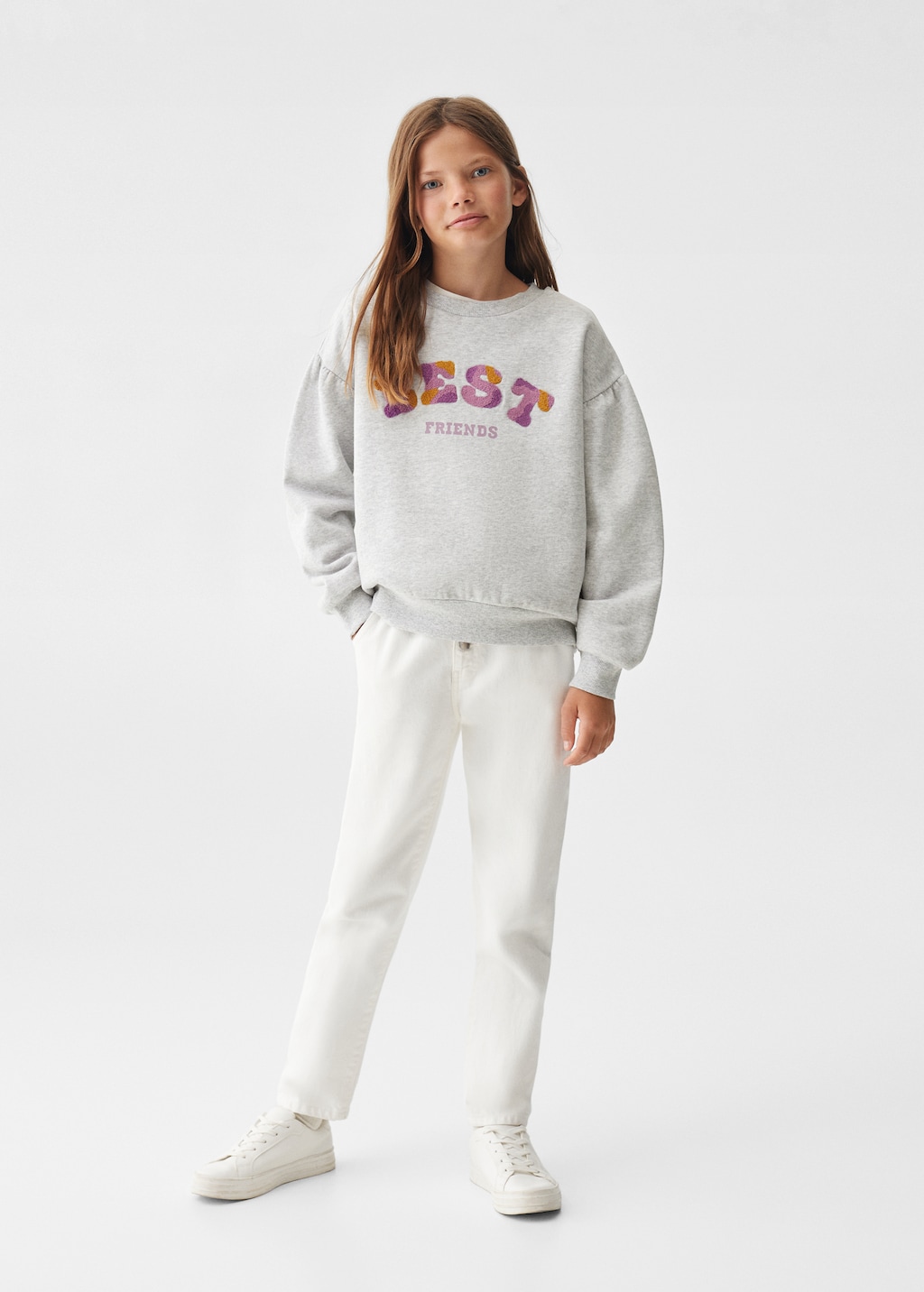 Sweatshirt mit aufgesticktem Schriftzug - Allgemeine Ansicht