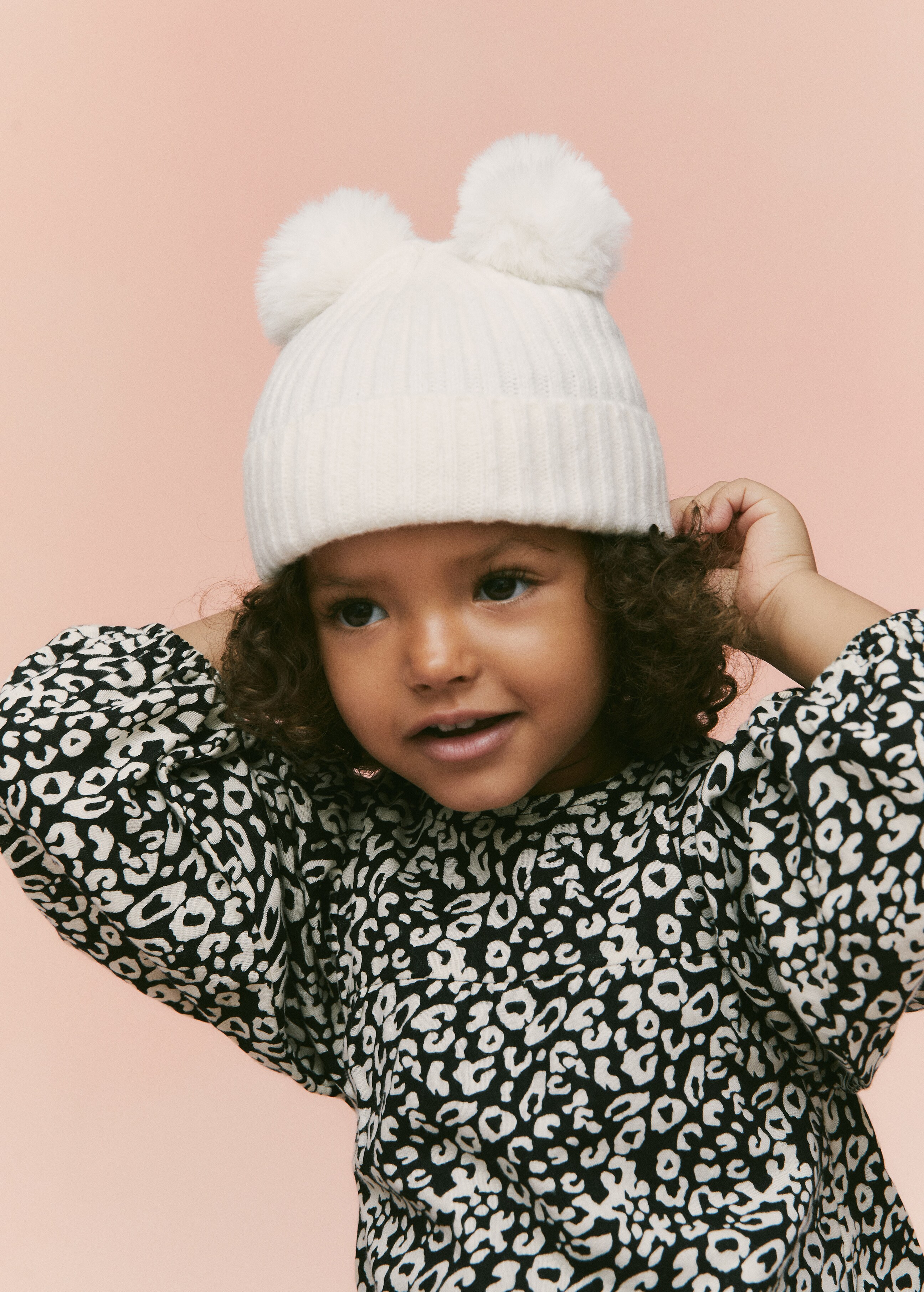 Pom pom cable-knit beanie - General plane