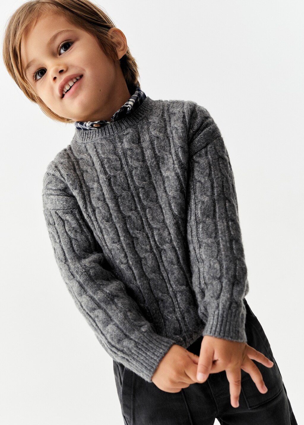 Knitted braided sweater - General plane