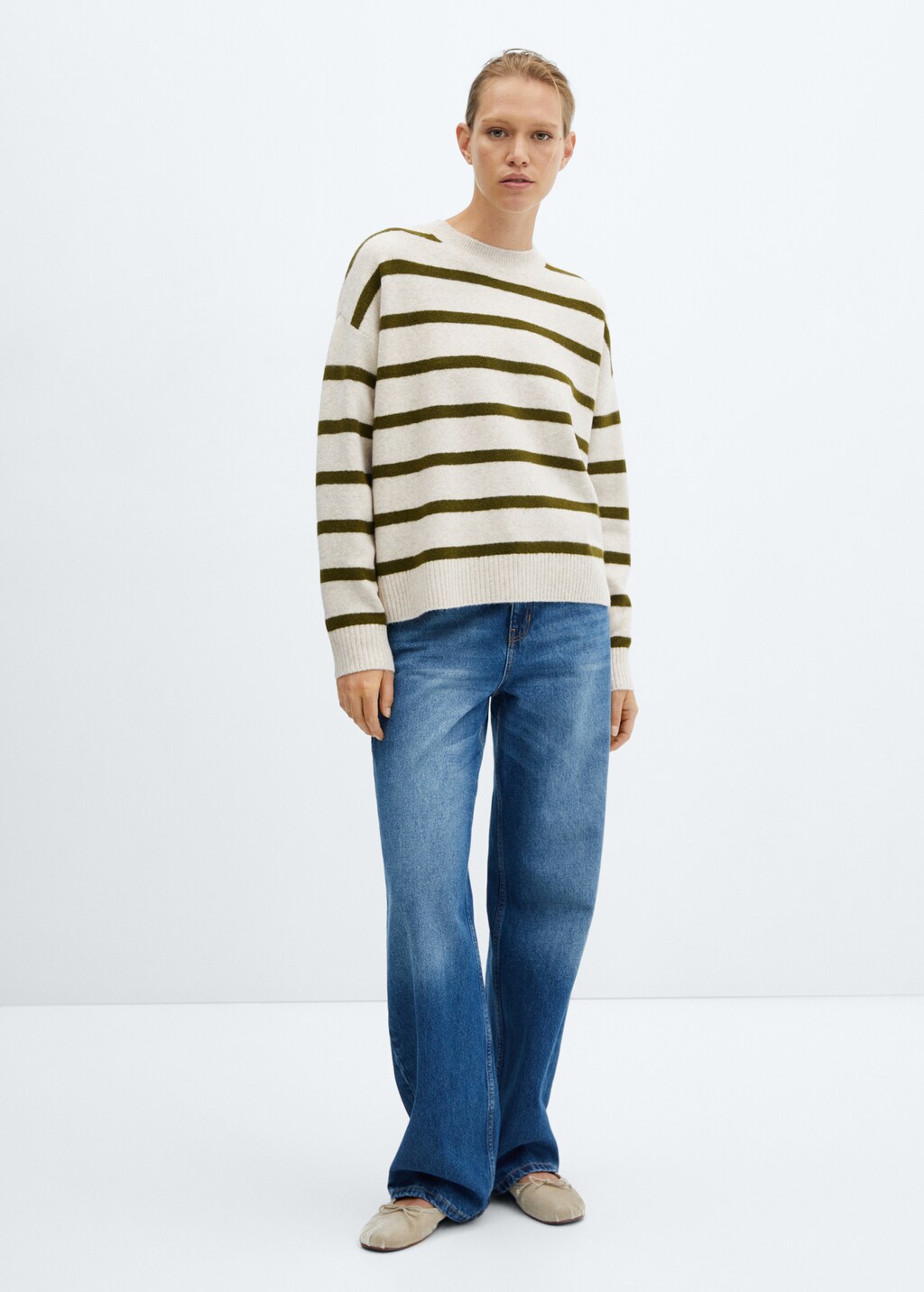 Round-neck striped sweater - General plane