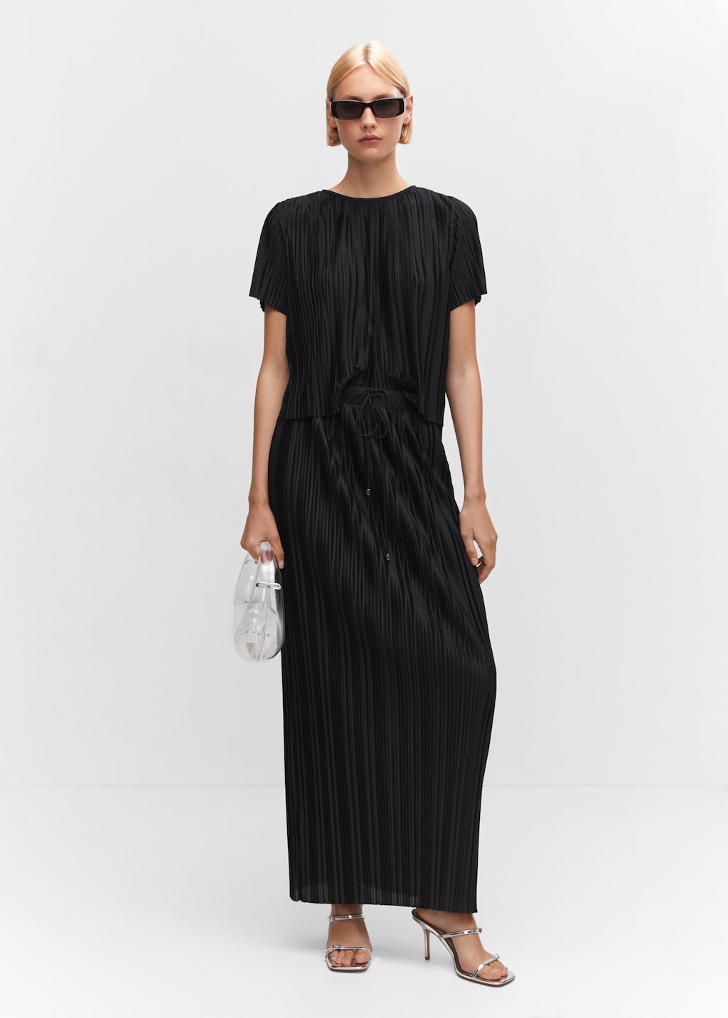 Pleated long skirt - General plane