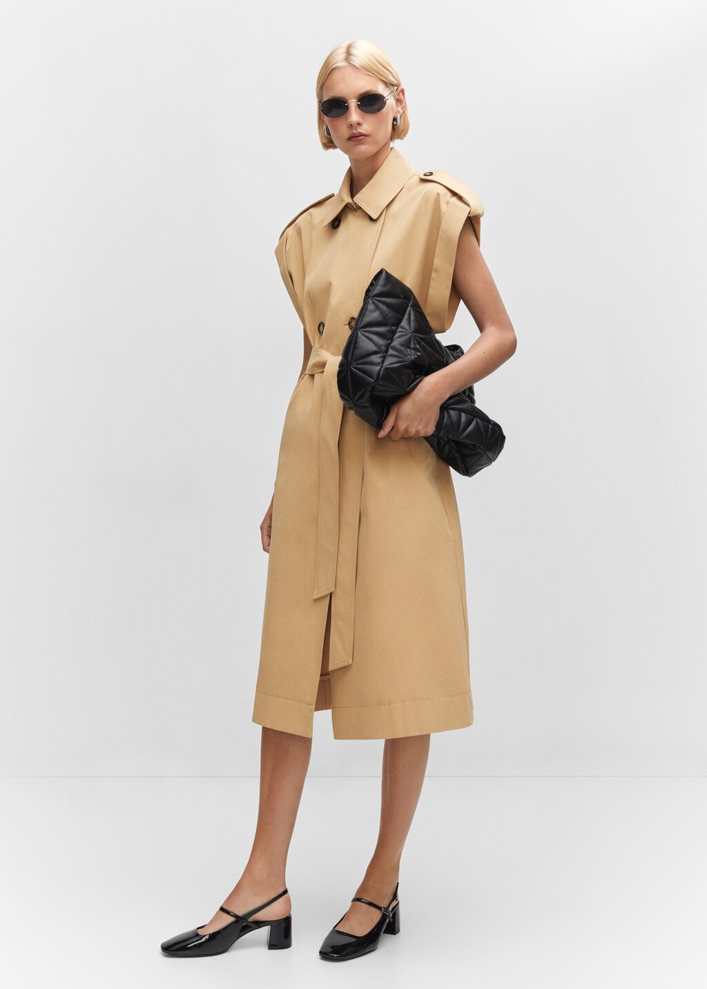 Mouwloze trenchcoat met knopen - Overzichtstekening