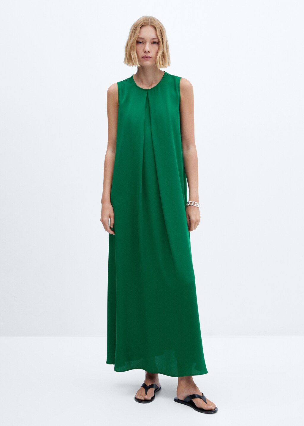 Long dress with pleat detail - General plane