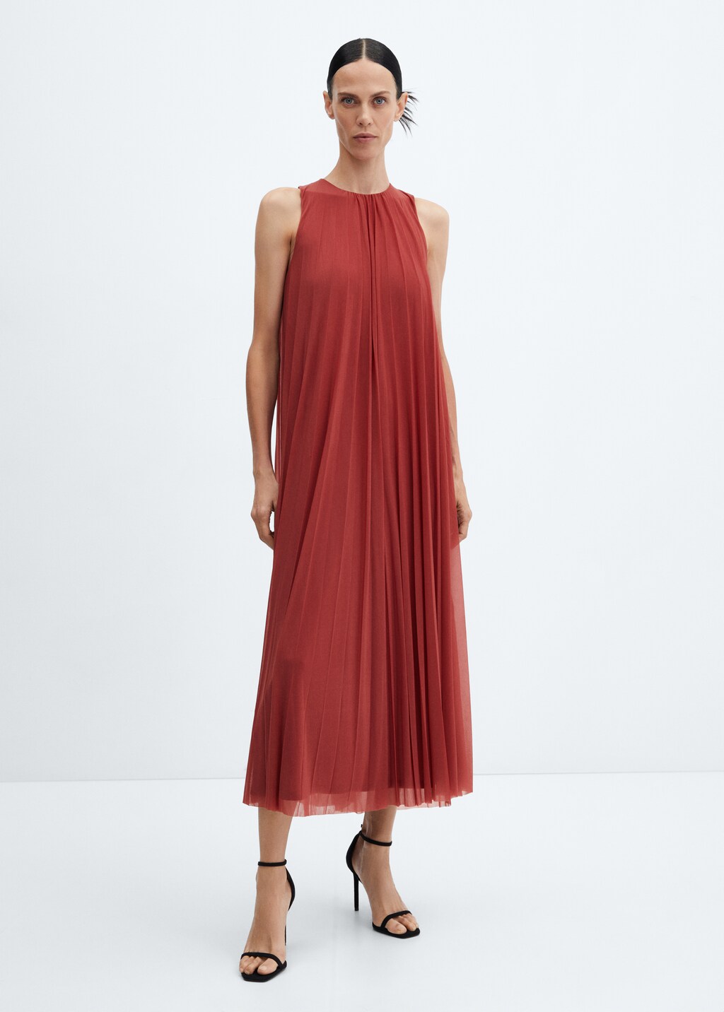 Pleated long dress - General plane