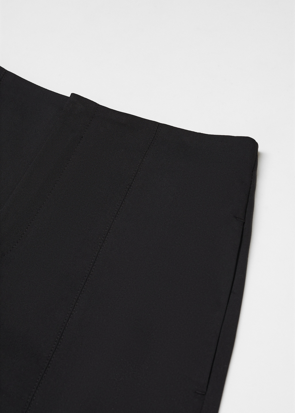 Gerade Shorts mit hoher Taille - Detail des Artikels 8