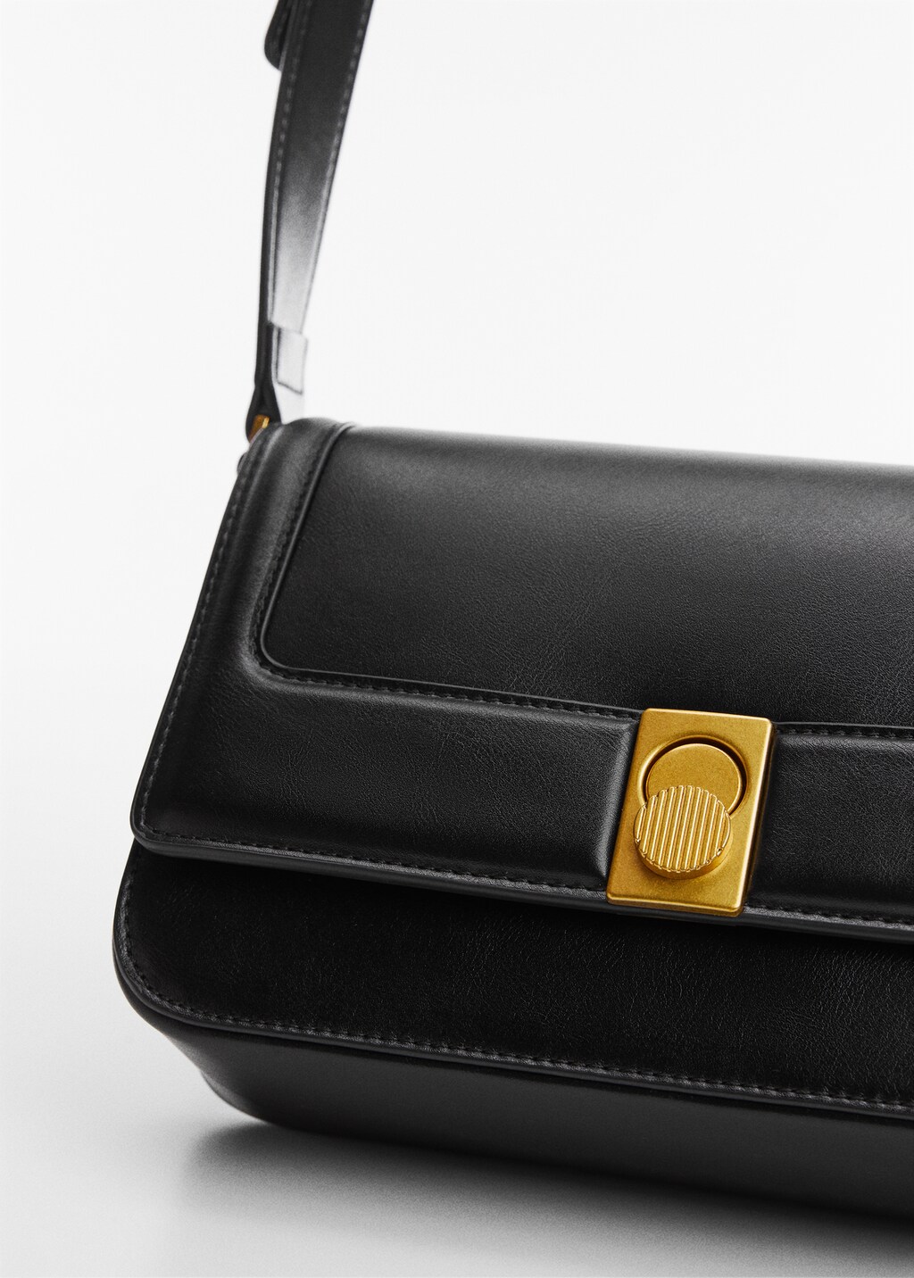 Crossbody bag with flap - Details of the article 2