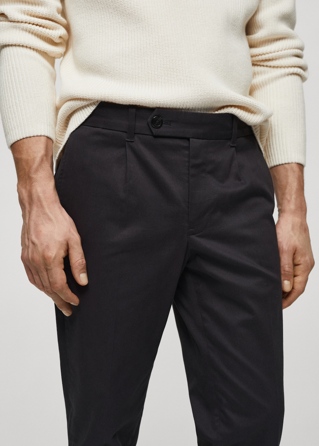 Slim-fit cotton pleated trousers - Details of the article 1