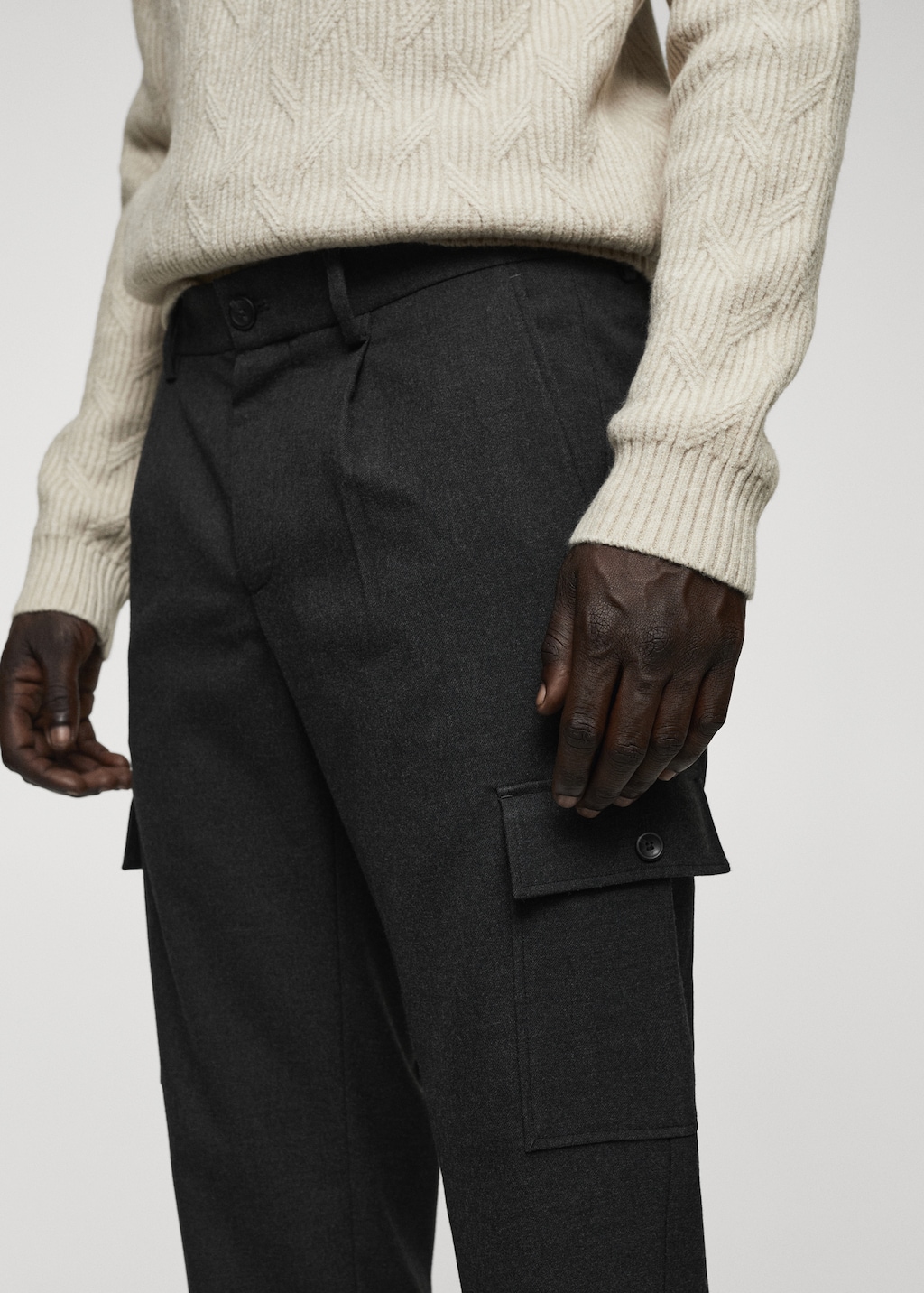 Pleated cargo trousers - Reverse of the article