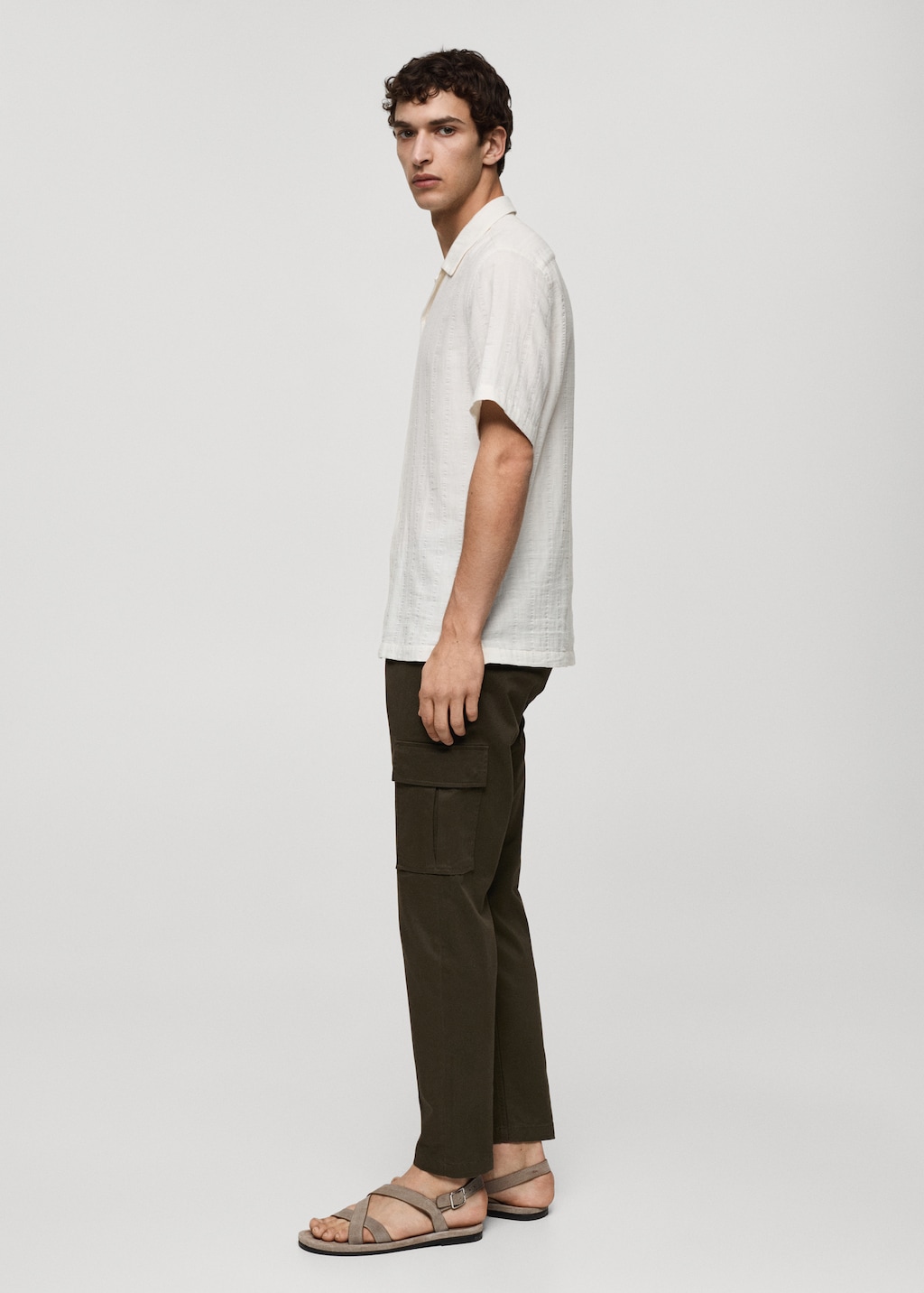 Slim-fit cotton cargo trousers - Details of the article 2