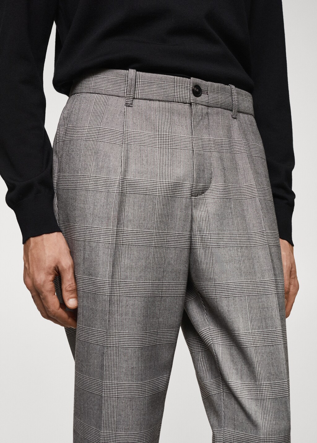 Check pleated trousers - Details of the article 1