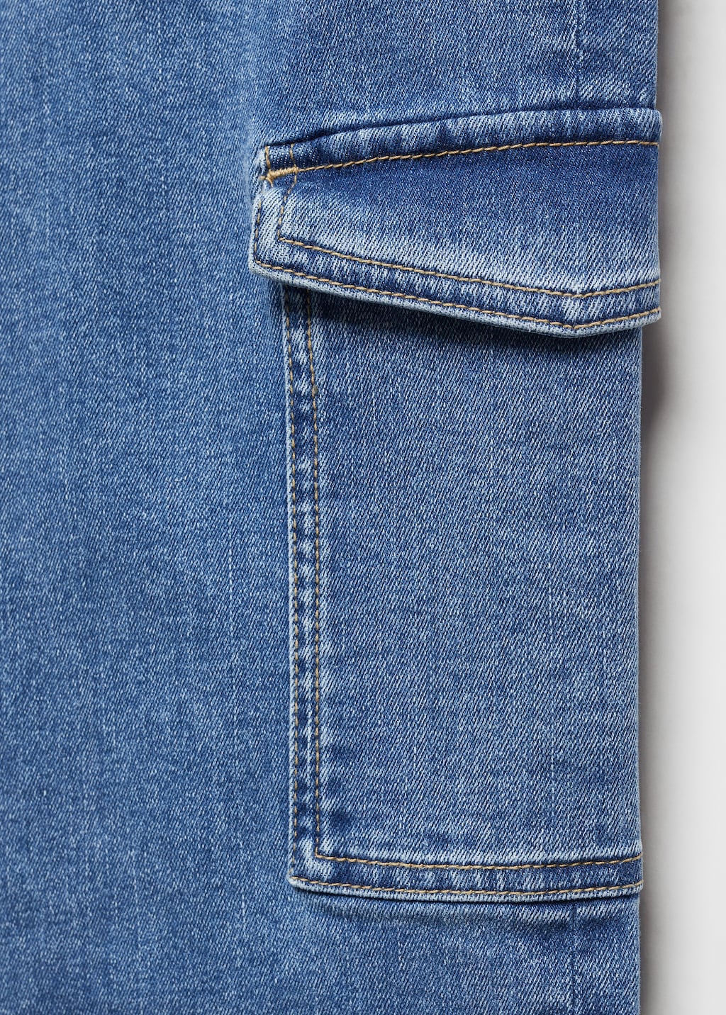 Flared cargo jeans - Details of the article 8