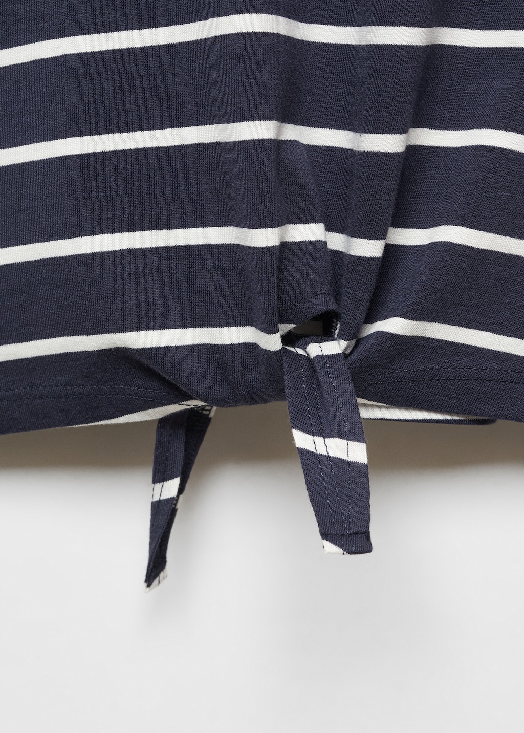 Knotted striped t-shirt - Details of the article 8