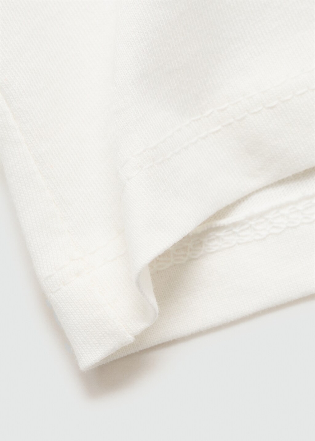 Embossed details printed t-shirt - Details of the article 0