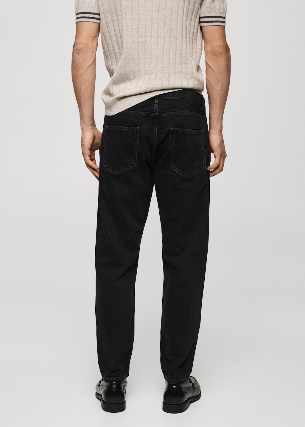 Tapered-Fit-Jeans - Rückseite des Artikels