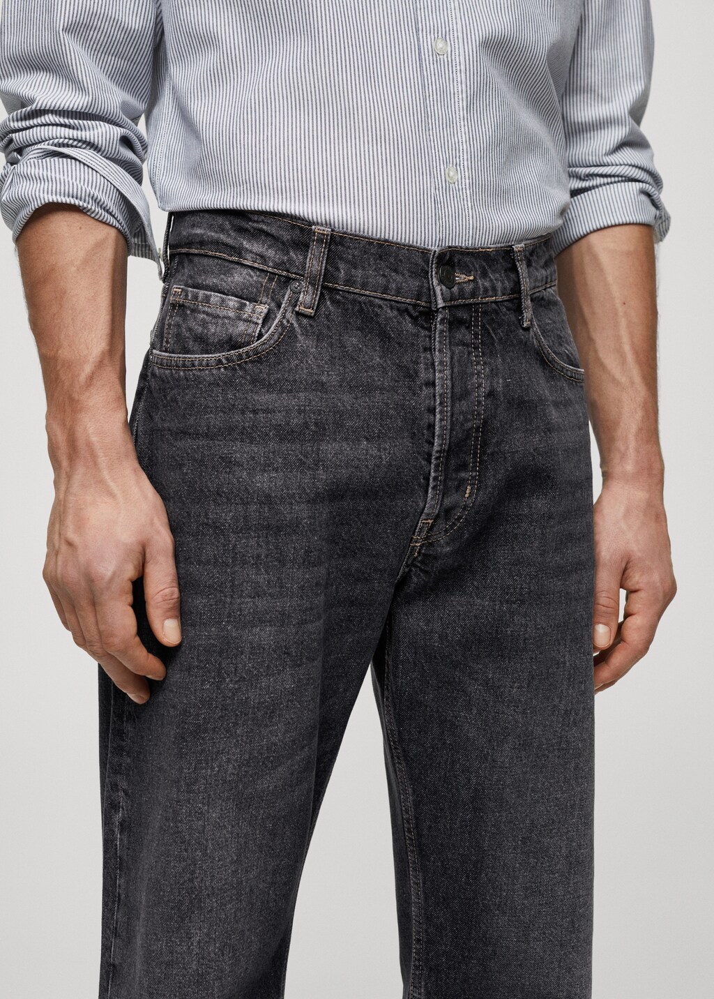 Relaxed-fit dark wash jeans - Details of the article 1