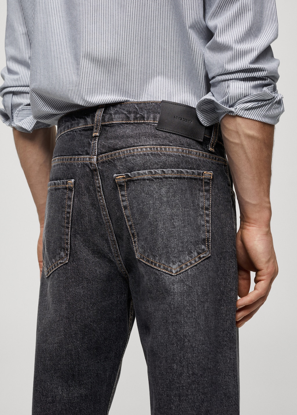 Relaxed-fit dark wash jeans - Details of the article 4