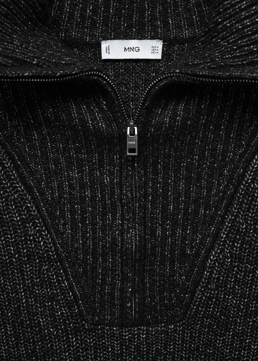 Wollpullover mit halbhohem Zip-Kragen - Detail des Artikels 8