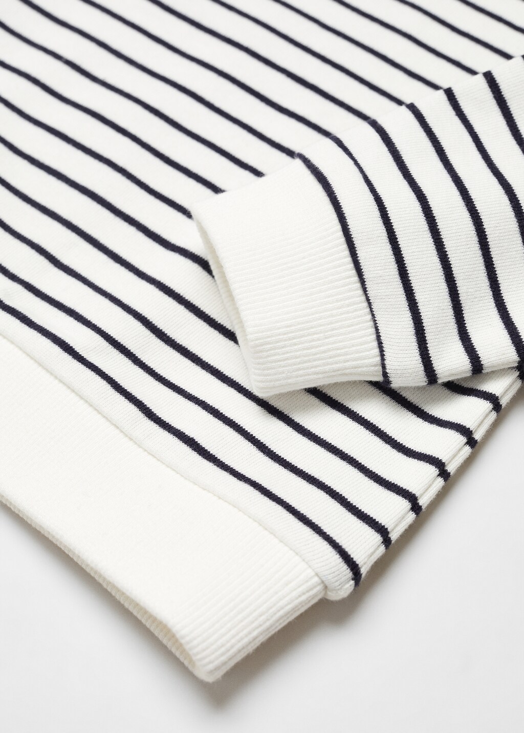 Ruffled striped sweatshirt - Details of the article 8