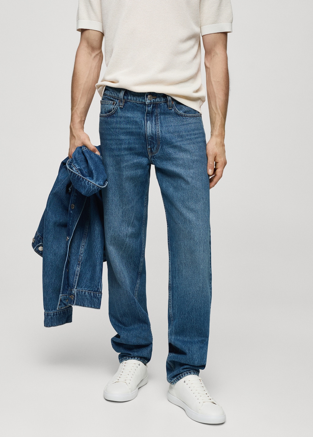 Medium-wash straight-fit jeans - Medium plane