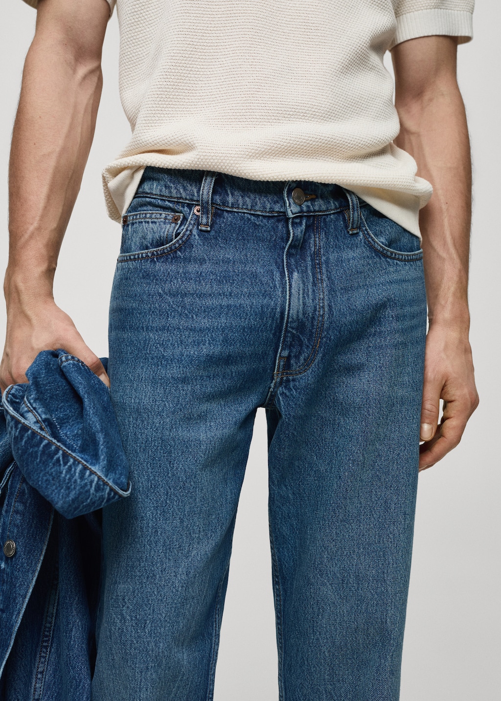 Medium-wash straight-fit jeans - Details of the article 1