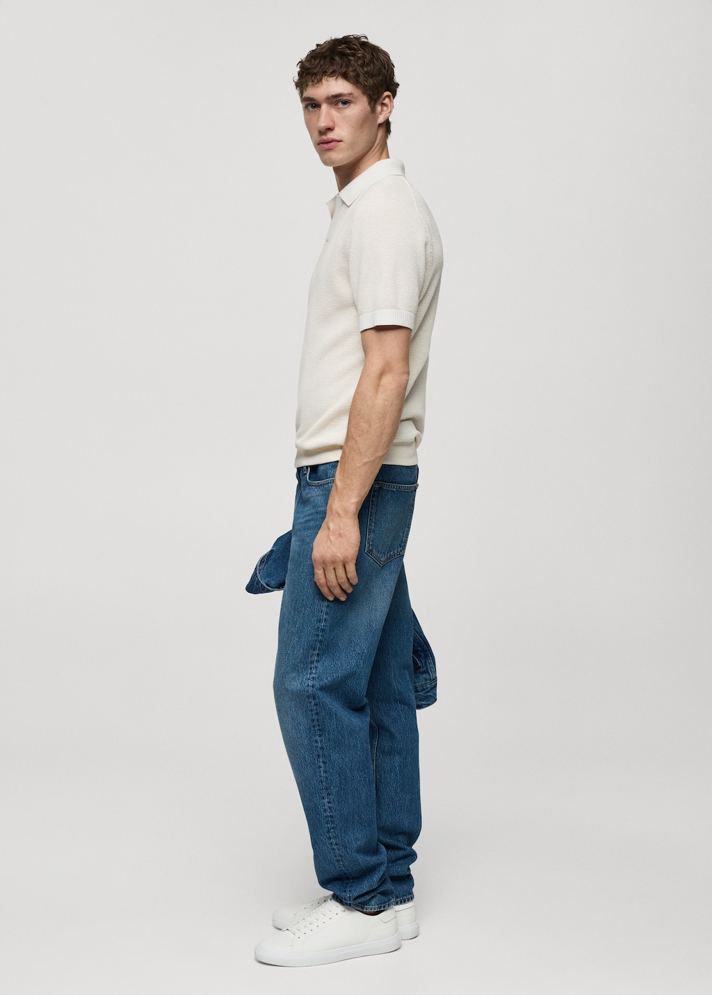 Medium-wash straight-fit jeans - Details of the article 2