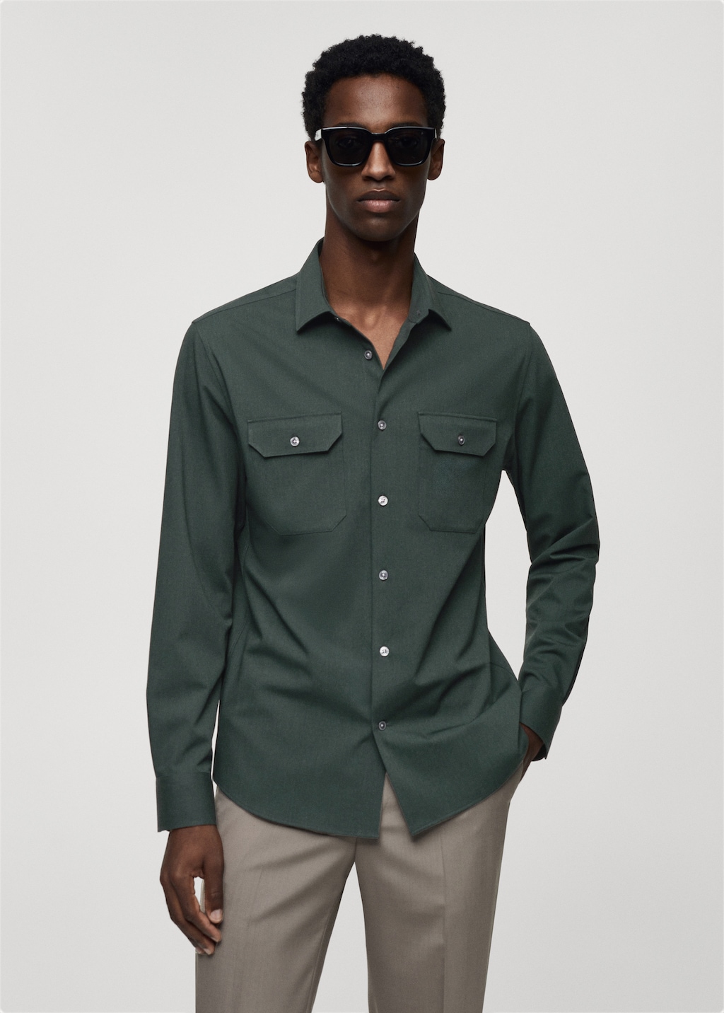 Overshirt mit Taschen aus Comfort-Stretch-Gewebe - Mittlere Ansicht