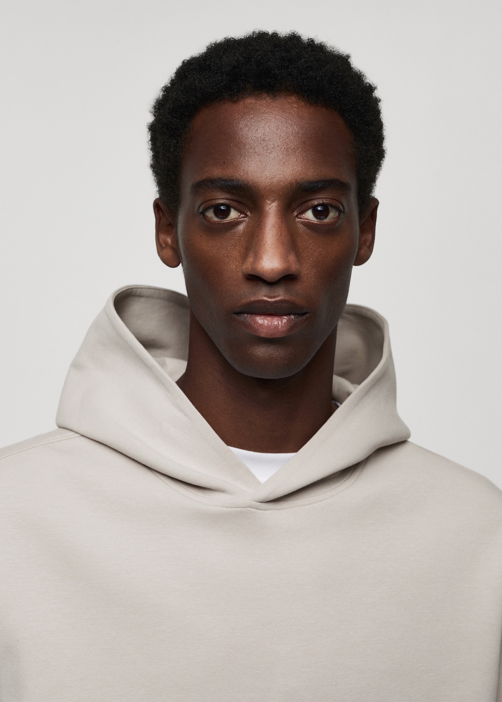 Short-sleeved hooded sweatshirt - Details of the article 1