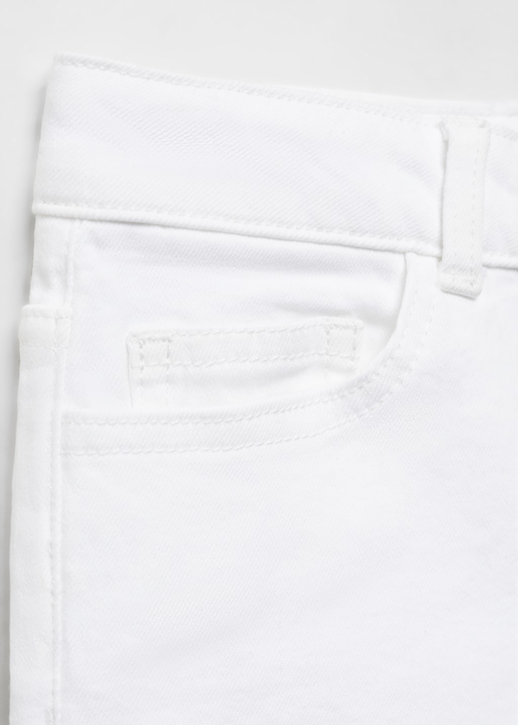 Denim shorts with buttons - Details of the article 8