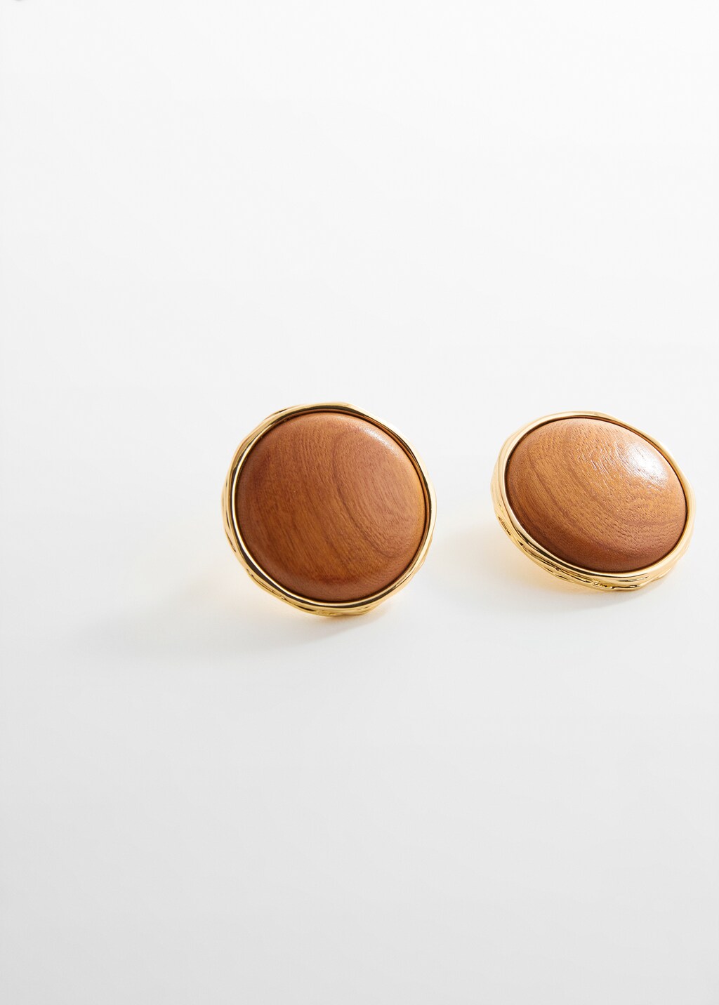 Wooden earrings with circular design - Details of the article 1