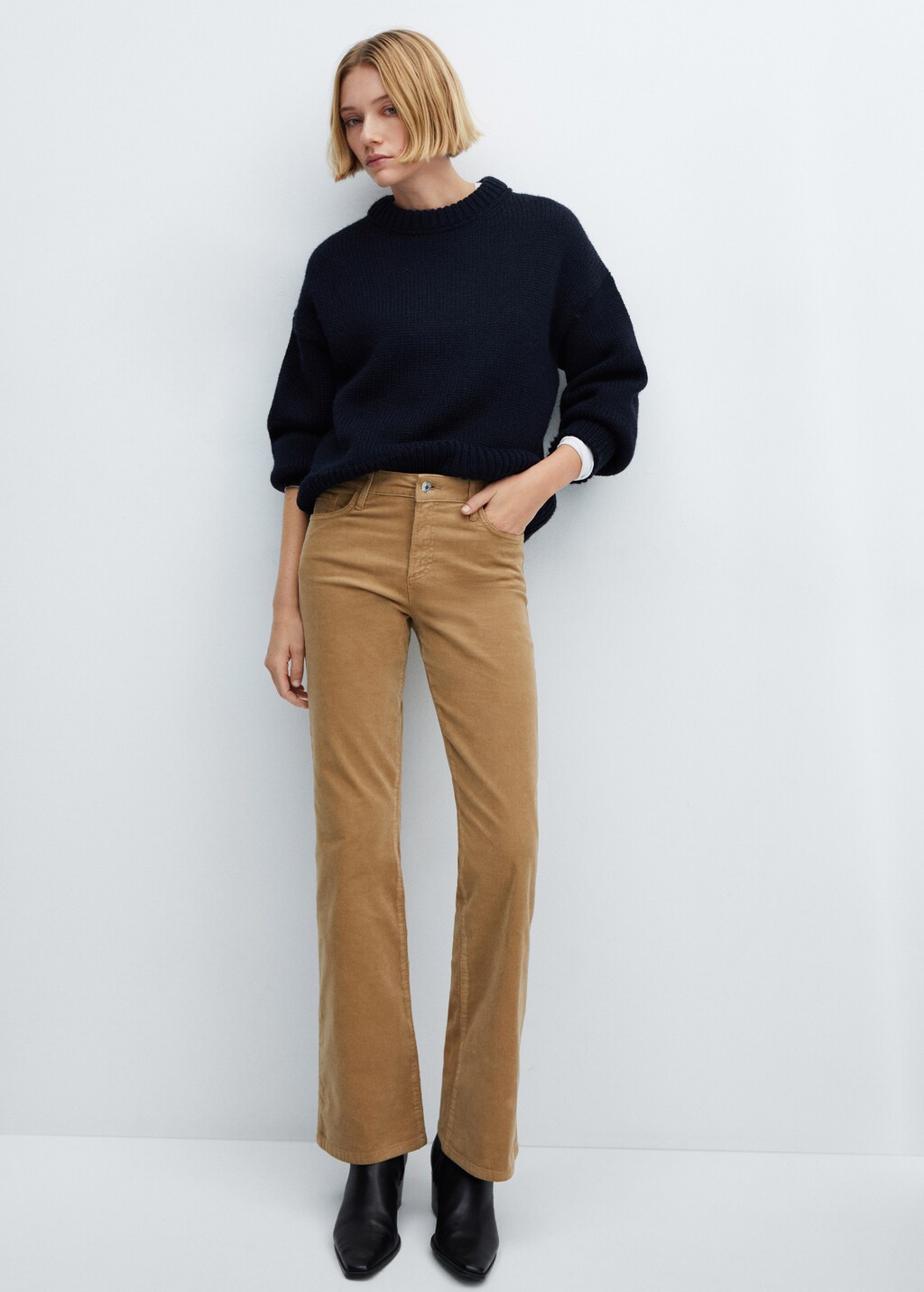 Mid-rise corduroy flared pants - Details of the article 2