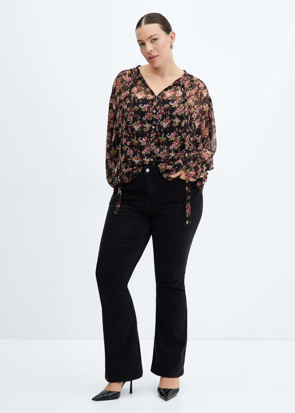 Semi-transparent floral blouse - Details of the article 3