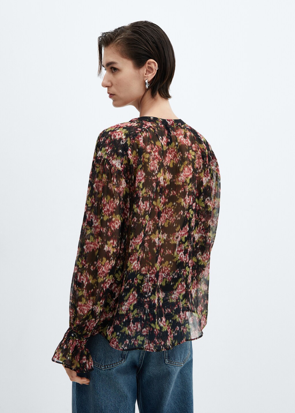 Semi-transparent floral blouse - Reverse of the article