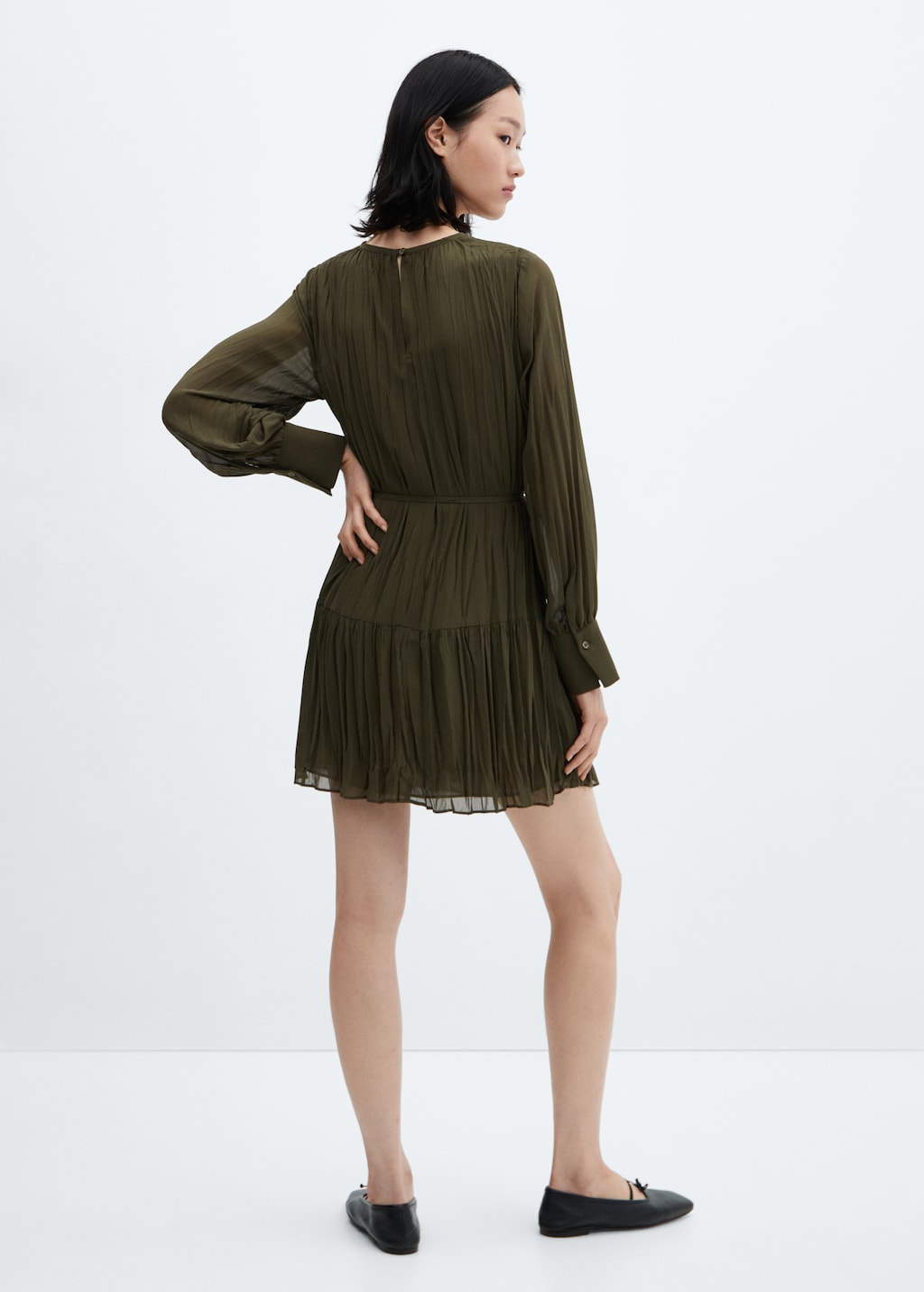 Pleated short dress - Reverse of the article