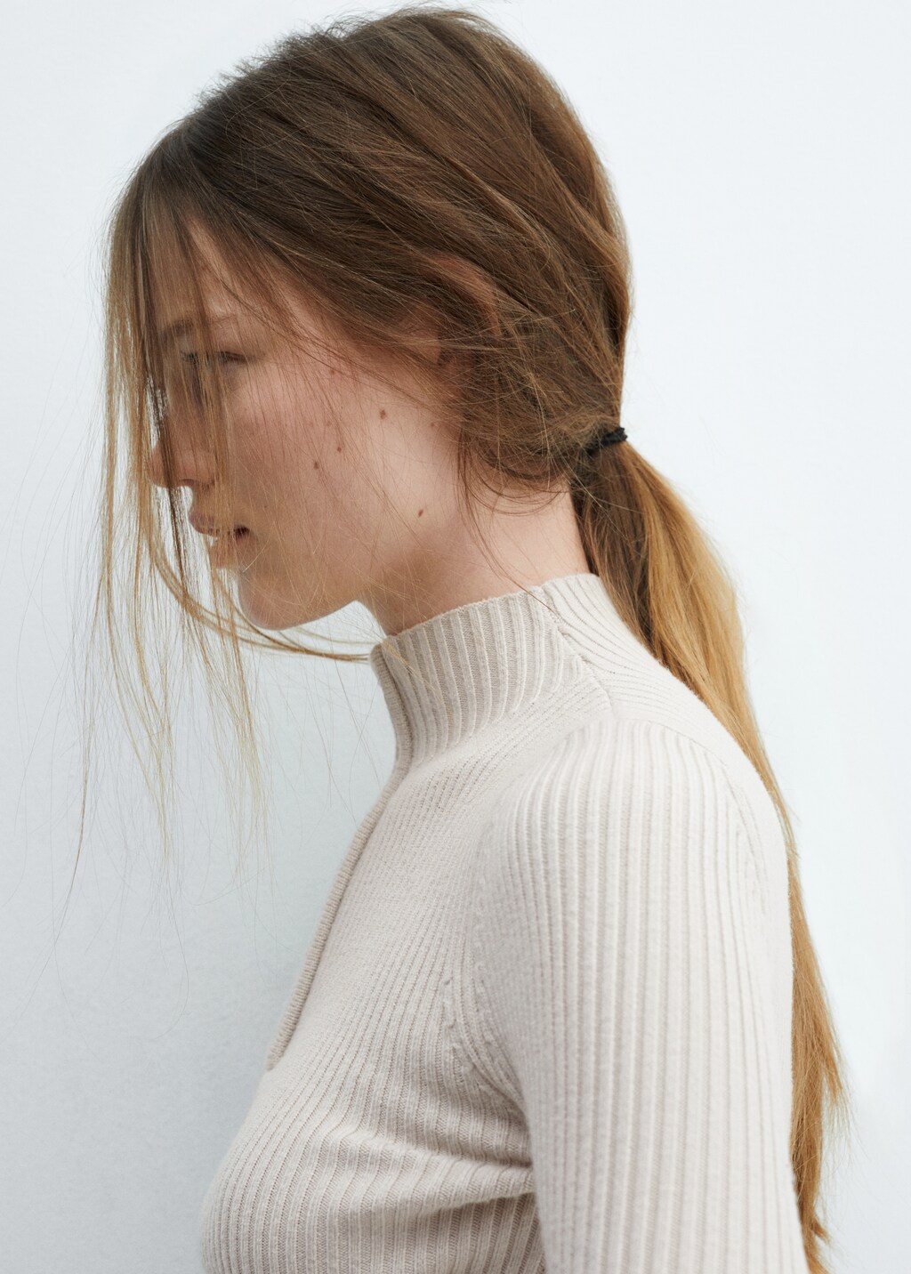 Ribbed sweater with zip - Details of the article 1