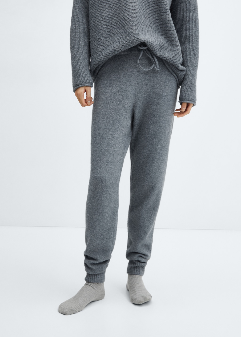 Knit jogger-style trousers - Details of the article 1