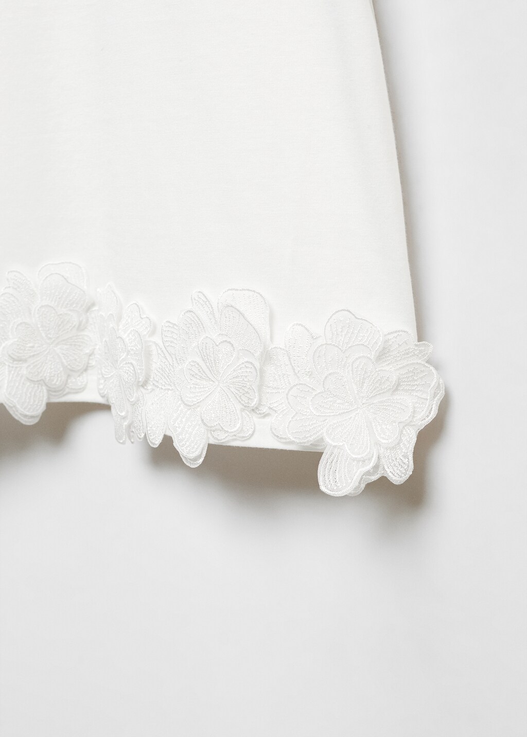 Embroidered flowers T-shirt - Details of the article 8