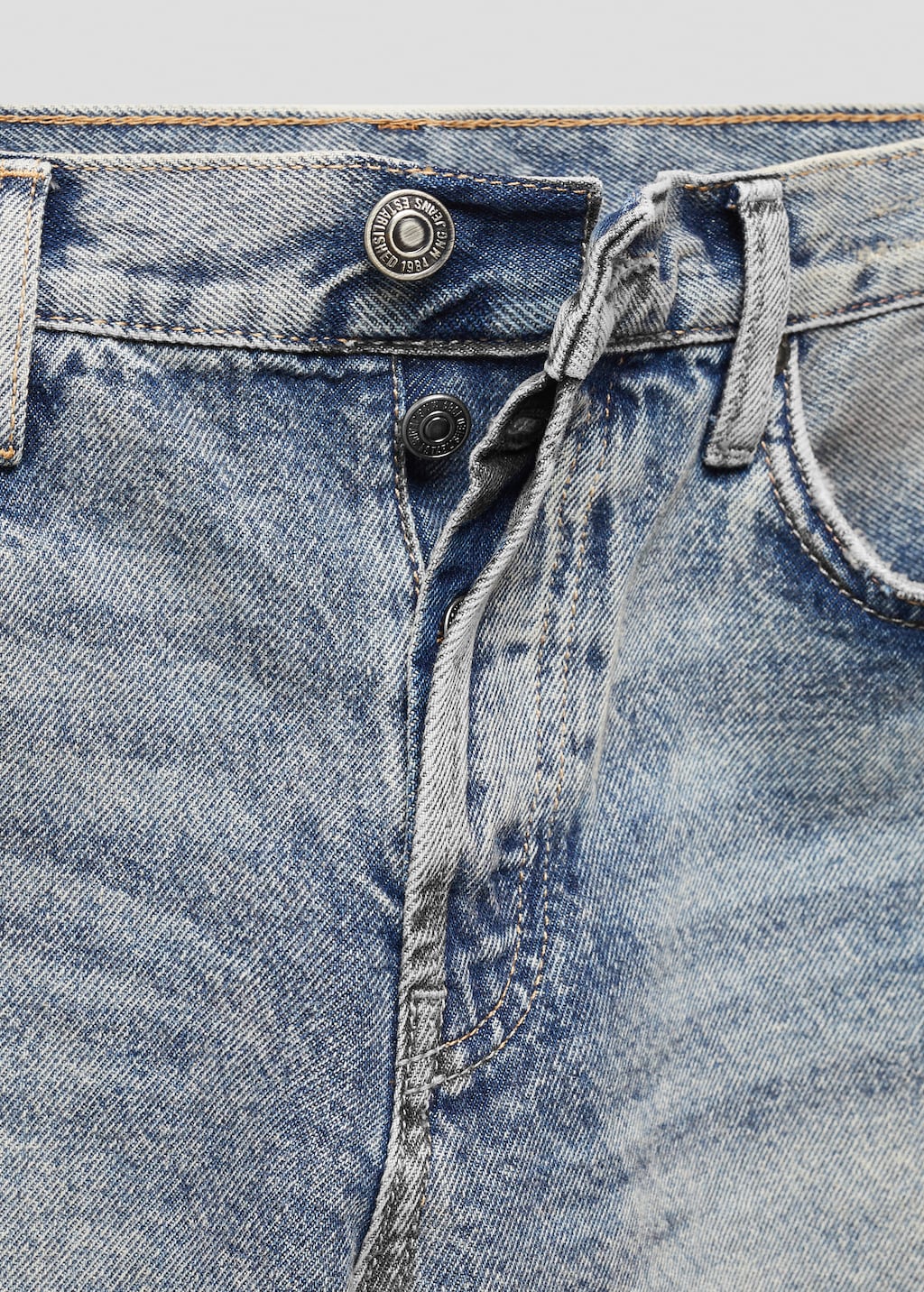 Ripped low-rise girlfriend jeans - Details of the article 8