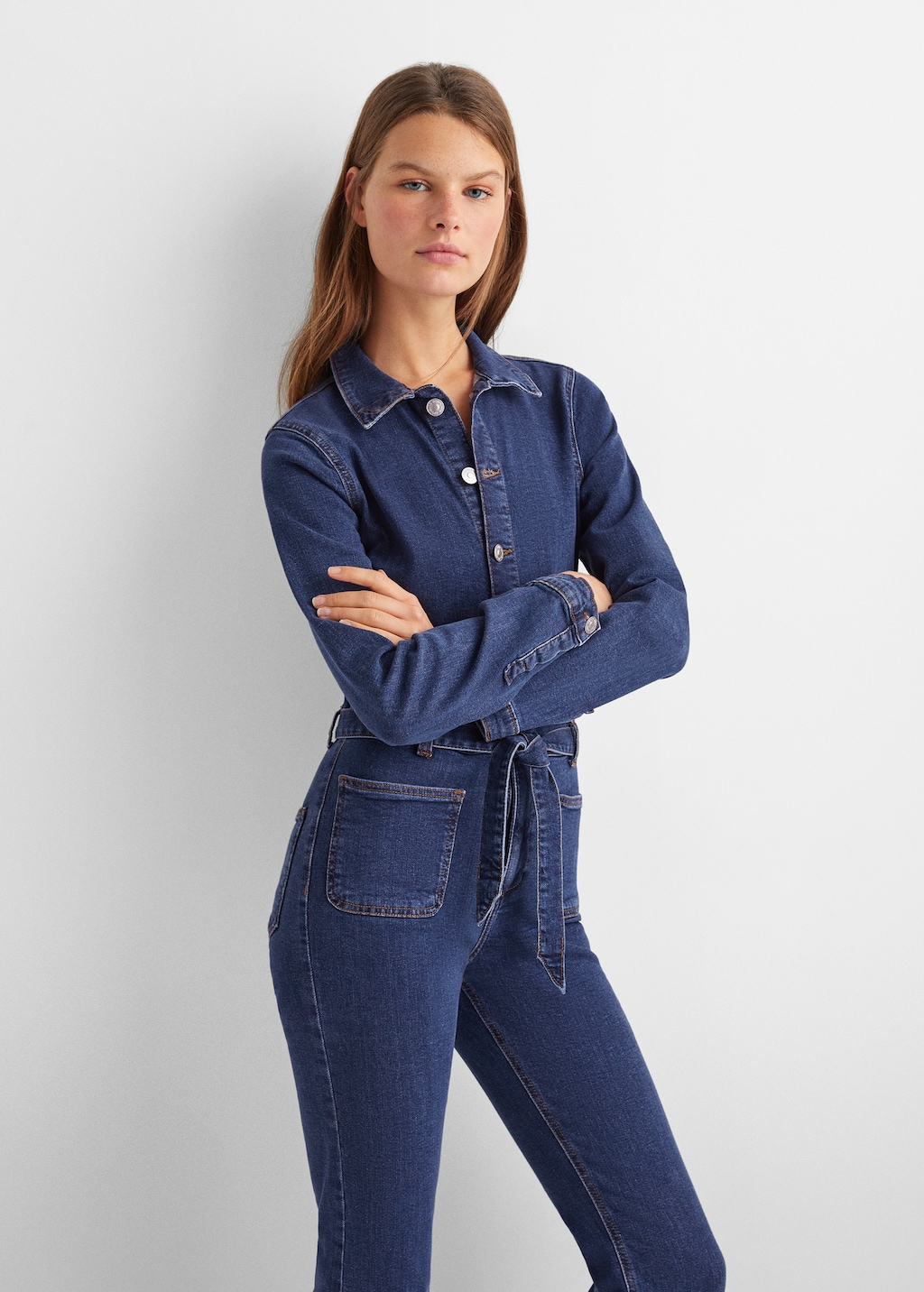 Jeans-Jumpsuit mit Knöpfen - Mittlere Ansicht