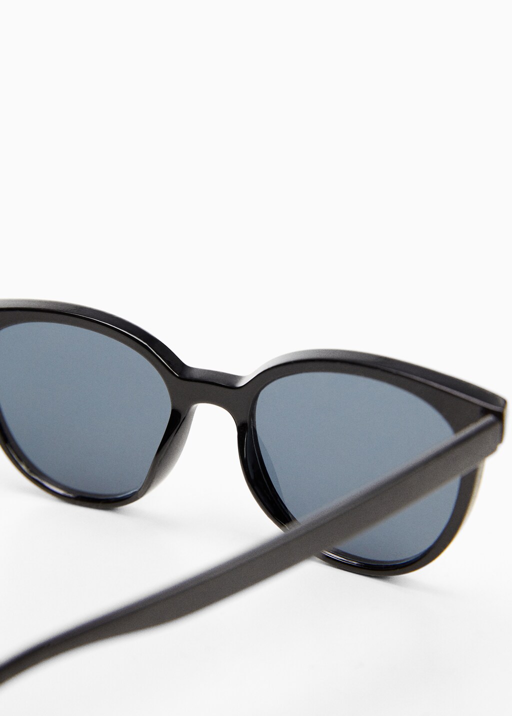 Resin frame sunglasses - Details of the article 1