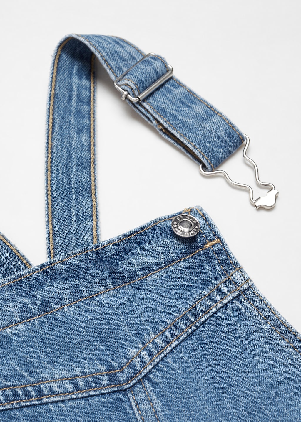 Short denim pinafore - Details of the article 8