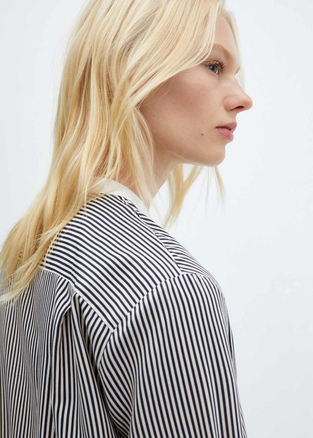 Contrast striped shirt - Details of the article 1