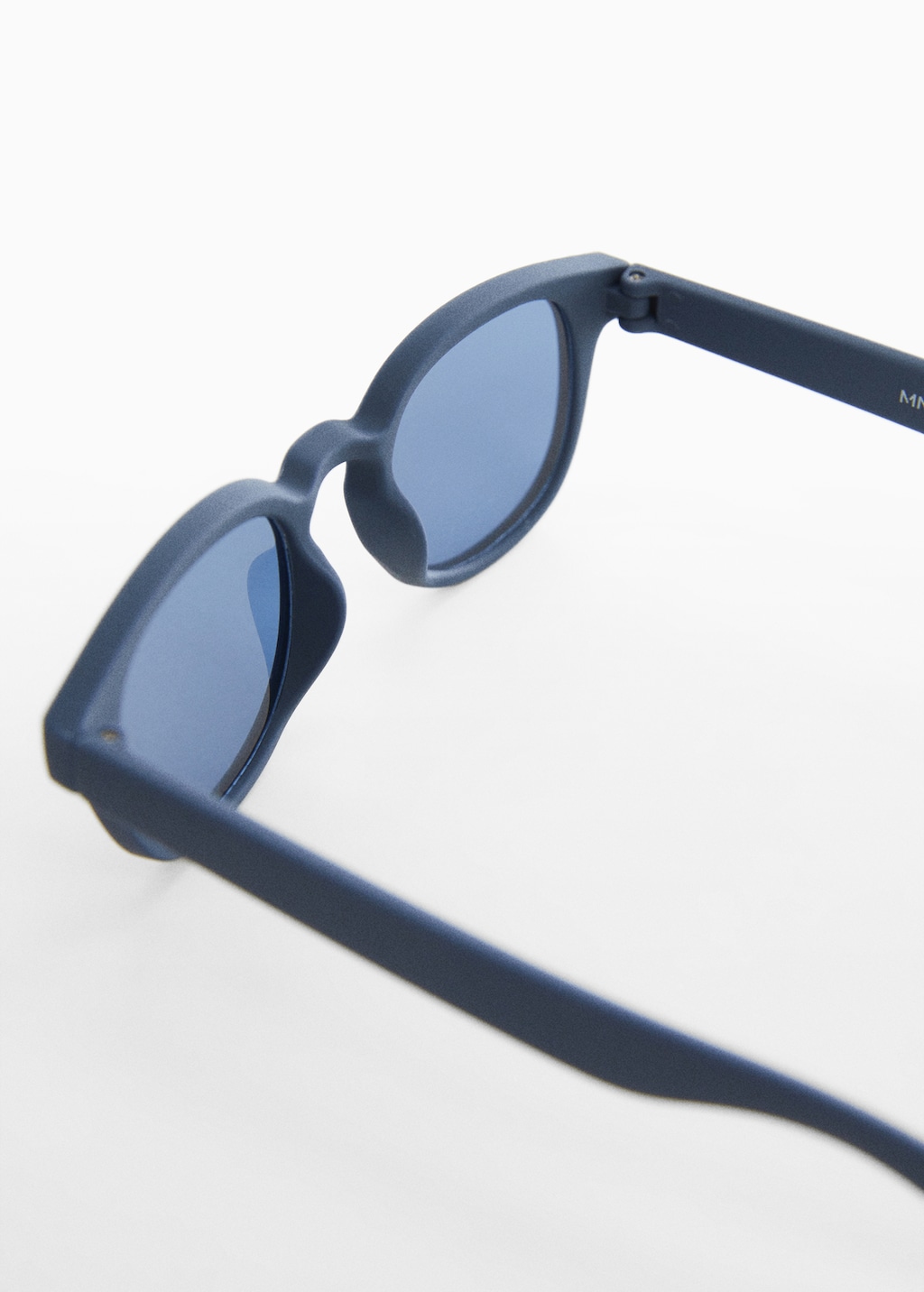 Resin frame sunglasses - Details of the article 1