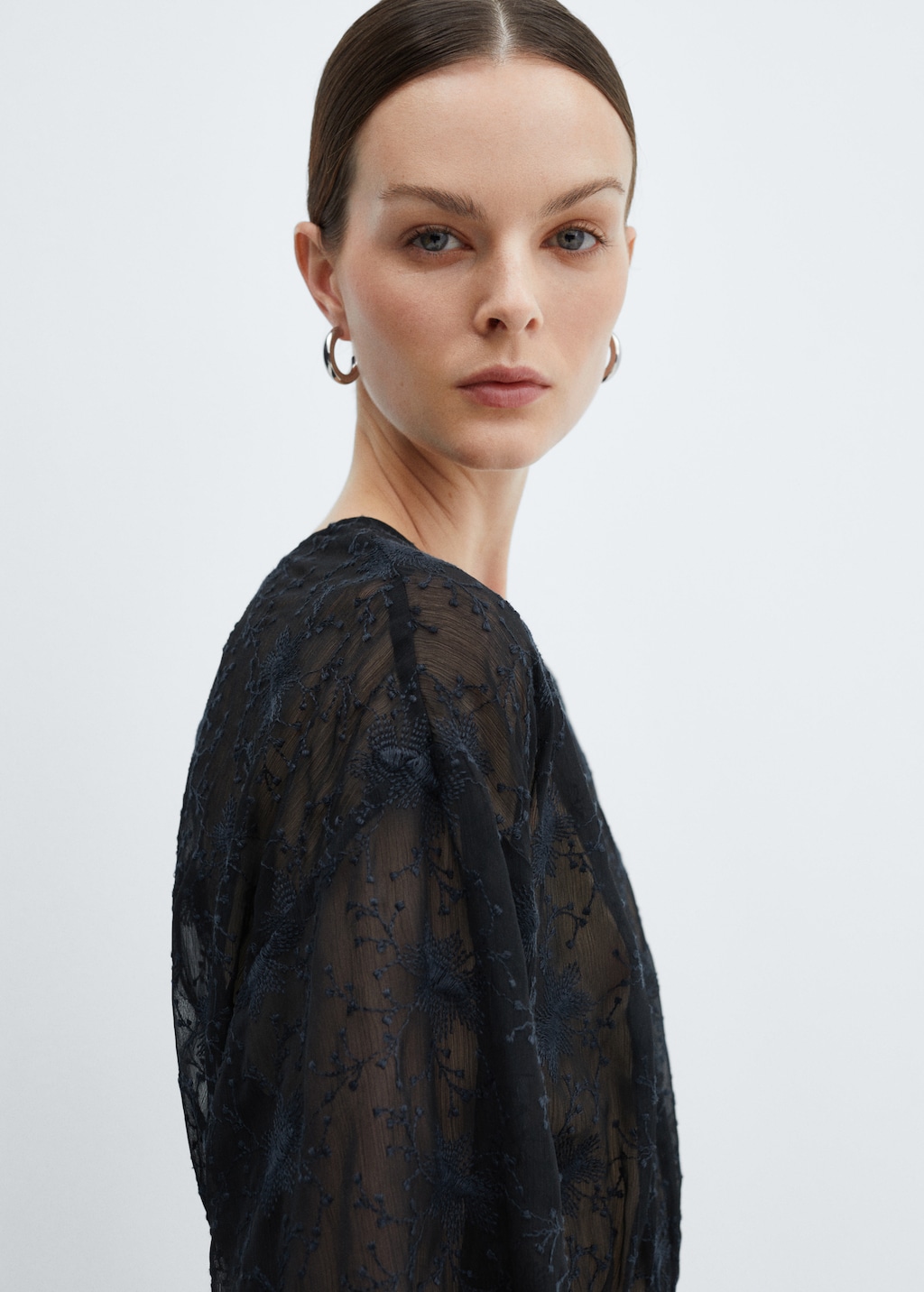 Puff-sleeved embroidered dress - Details of the article 1