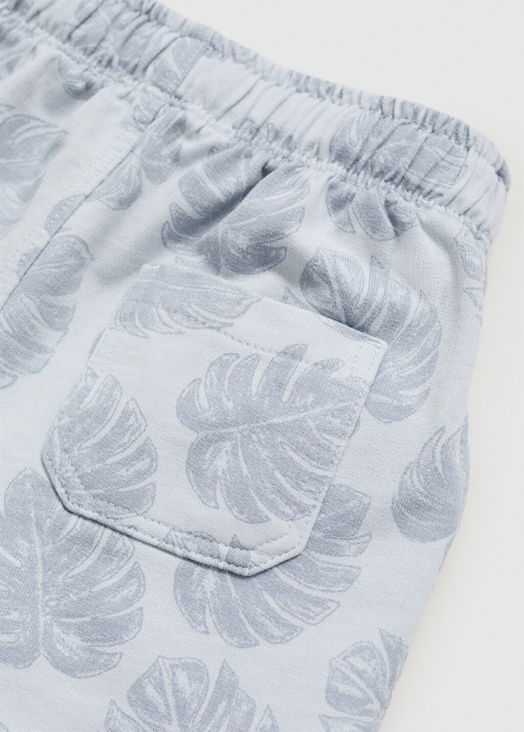 Leaf-print Bermuda shorts - Details of the article 0