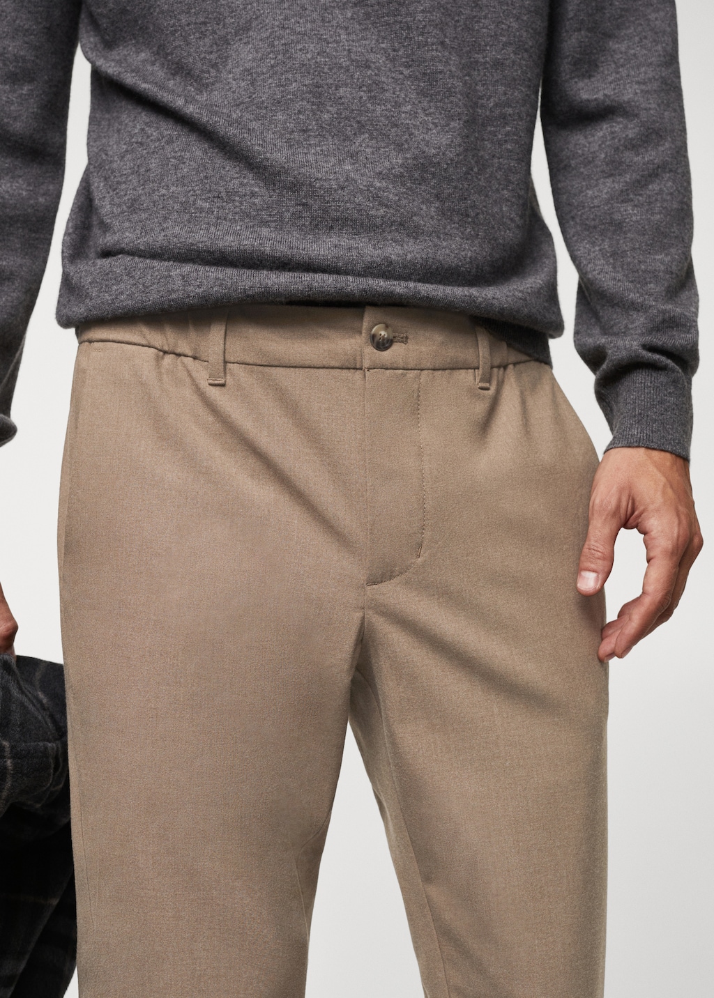 Slim-fit jogger trousers with drawstring - Details of the article 1